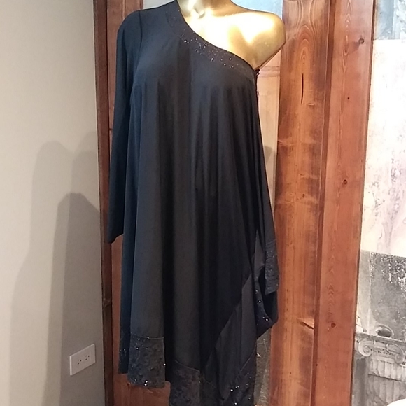 Dress - Picture 8 of 15